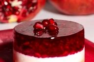 طرز تهیه  دسر شکلاتی با ژله انار | طعمش بی نظیره!