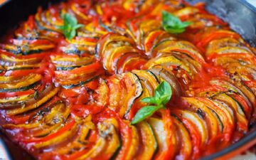 طرز تهیه راتاتویی فرانسوی خوشمزه و حرفه‌ای با ظاهر رستورانی