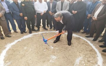   پروژه ساخت استادیوم فوتبال وپیست دومیدانی شهرستان سیروان کلنگ زنی شد