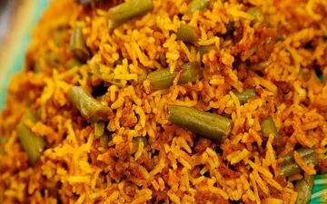 طرز تهیه لوبیا پلو مجلسی با گوشت و ته‌دیگ سیب‌زمینی (ویدئو)