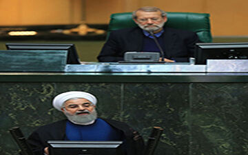 تذکر لاریجانی به نمایندگان برای نشستن بر روی صندلی‌هایشان + فیلم