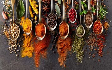  ادویه های مفیدبرای تقویت مغز، از زردچوبه تا زیره