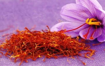 روش صحیح دم کردن زعفران با آب جوش