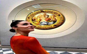 سفر خارجی هانده ارچل با دوست پسرش| ژست عجیب هانده با یک لباس جیغ و خاص +عکس