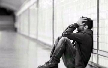 باورهای نادرست درباره خودکشی و شیوه صحیح برخورد با افراد آسیب‌پذیر