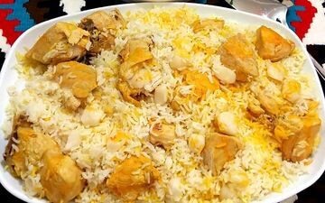 طرز تهیه سیر پلو؛ پلو مخلوط خوشمزه و خوش‌عطر بهاری