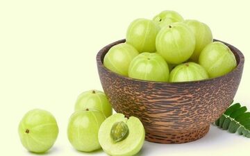 این میوه دارویی از ریزش مو جلوگیری می‌کند| چرا آمله برای مو مفید است؟

