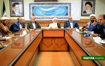 دیدار استاندار کرمانشاه و اعضای شورای اداری با نماینده ولی فقیه در استان به روایت تصویر