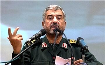 فرمانده کل سپاه پاسداران: دولت بدون تفنگ تحقیر و تسلیم خواهد شد 