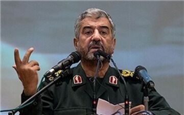 فرمانده کل سپاه پاسداران: دولت بدون تفنگ تحقیر و تسلیم خواهد شد 