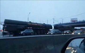موشک‌های بالستیک در وسط خیابان! + فیلم